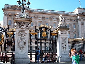 Путешествие по Великобритании - Ворота Букингемского дворца 2.jpg