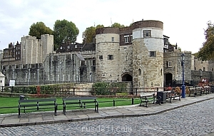 Путешествие по Великобритании - Byward Tower today2.jpg