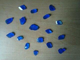 Группа кристаллов, вид сверху. Из этих кристаллов есть и почти идеально ровные и кривые, так как это мои самые первые кристаллы. Новые кристаллы ровные но еще маленькие. - к1.jpg