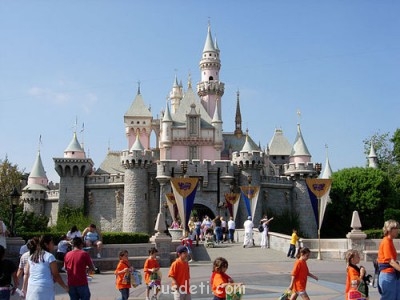 Интересные факты из жизни англоязычных стран  - _ДИСНЕЙЛЕНД_В_КАЛИФОРНИИ_.jpg
