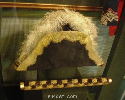 Исторический музей, Этот маршальский жезл и треуголка принадлежали "железному маршалу" Наполеона - Даву.