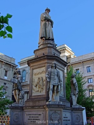 Высказывания знаменитых людей - Памятник Леонардо да Винчи в Милане.jpg