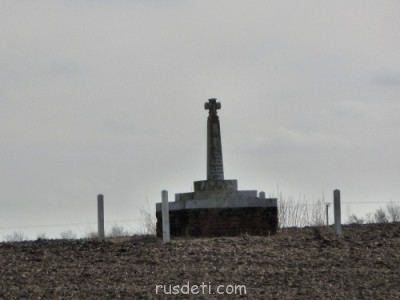 Памятник св. Эдмунду в деревне Хоксен, Саффолк.