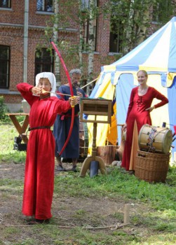 На лучном турнире "Петергофская стрела", который прошёл летом, по-моему 12 июля